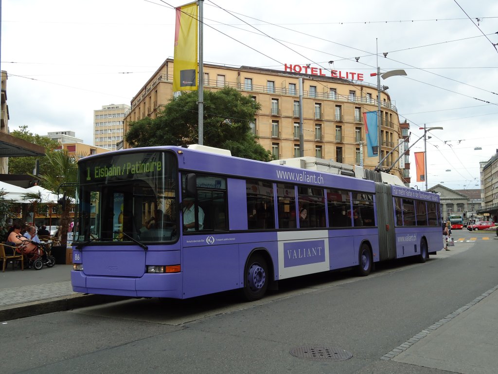 VB Biel Nr. 86 NAW/Hess Gelenktrolleybus am 24. Juli 2010 Biel, Guisanplatz (mit Vollwerbung fr  VALIANT )