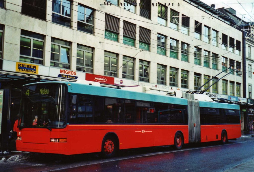 VB Biel Nr. 88 NAW/Hess Gelenktrolleybus am 23. Dezember 2009 Biel, Guisanplatz