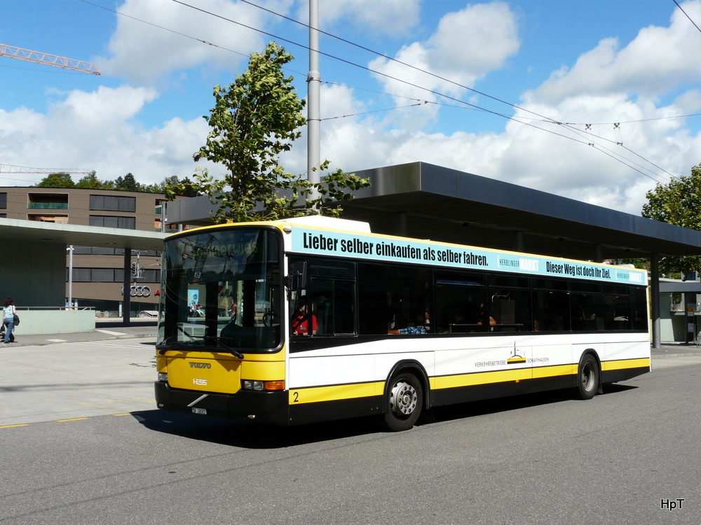 VB Schaffhausen - Volvo Nr.2  SH 38002 vor den Bushaltestellen neben dem Bahnhof in Schaffhausen am 26.08.2012