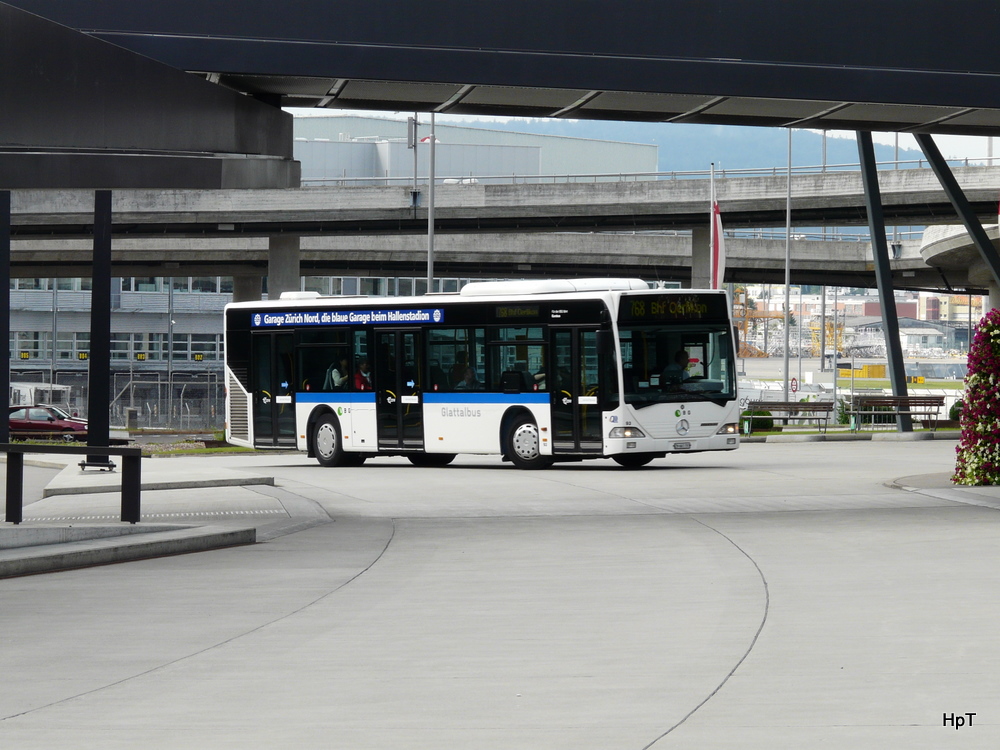 VBG - Mercedes Citaro Nr.93 ZH 661193 bei der zufahrt zu den Bushaltestellen beim Flughafen Zrich am 10.07.2011