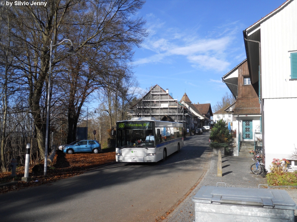 VBG/Andres Nr. 41 (Volvo/Hess B7L) am 14.11.2010 in der Kyburg. Obwohl die Kyburg als Winterthurer Sehenswrdigkeit gilt, ist sie durch den V nu ab Effretikon mit der Buslinie 655 zu erreichen. Dies weil ab Winterthur keine gut ausgebauten Strassen, die einen Bus dieser Grsse auszuhalten vermochten, vorhanden sind.