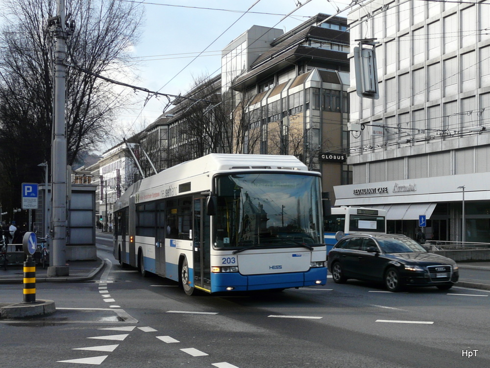 VBL - Hess BGT-N2C Swisstrolleybus Nr.203 unterwegs auf der Linie 2 in Luzern am 15.01.2011