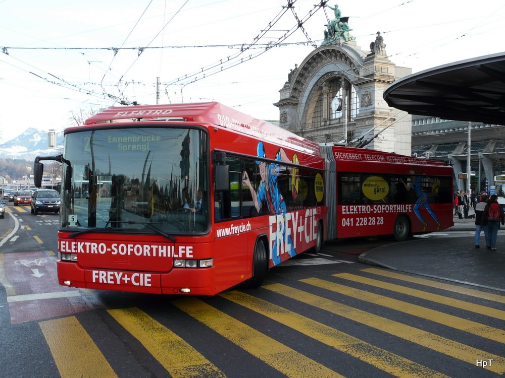 VBL - Hess BGT-N2C Swisstrolleybus Nr.210 unterwegs auf der Linie 2 in Luzern am 08.01.2011