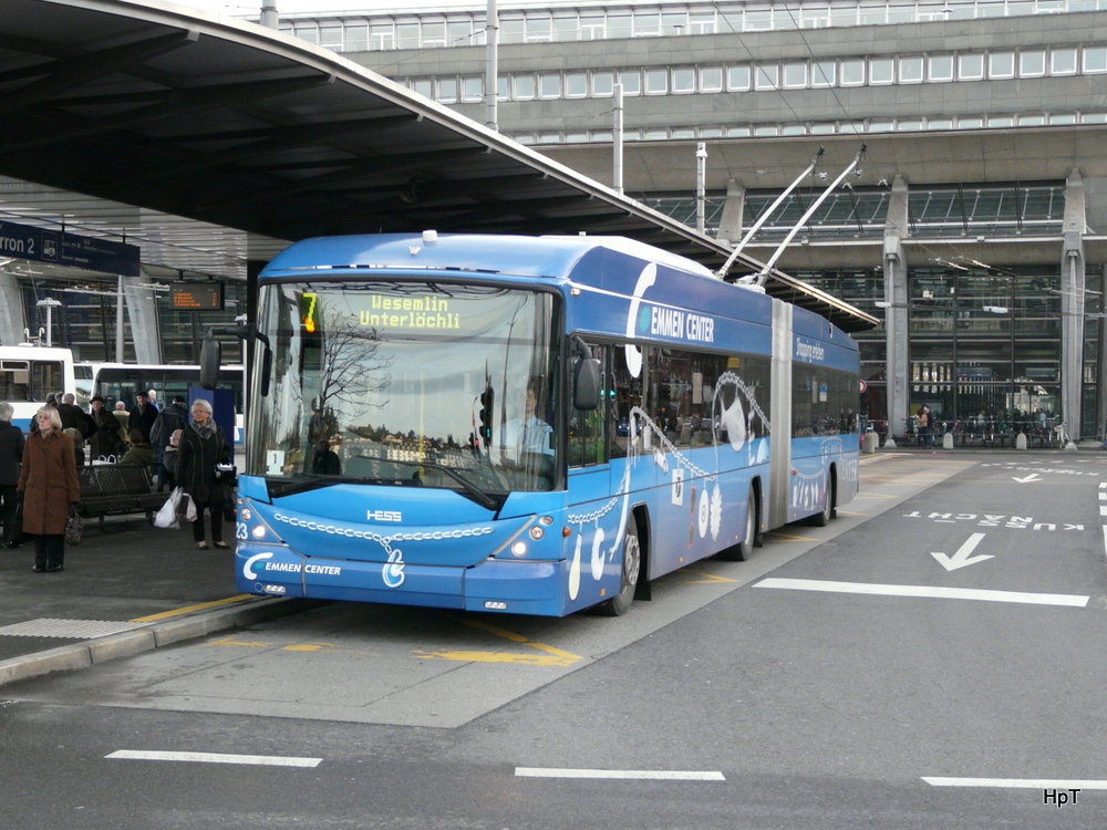 VBL - Hess BGT-N2C Swisstrolleybus Nr.223 unterwegs auf der Linie 7 in Luzern am 08.01.2011
