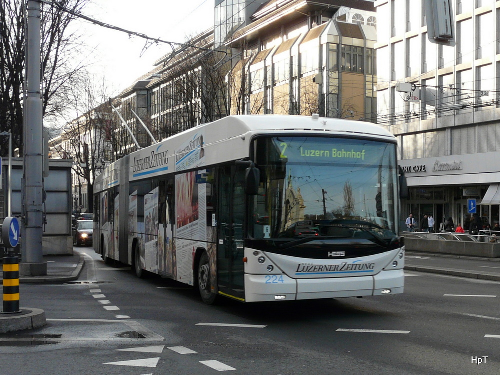 VBL - Hess BGT-N2C Swisstrolleybus Nr.224 unterwegs auf der Linie 2 in Luzern am 08.01.2011