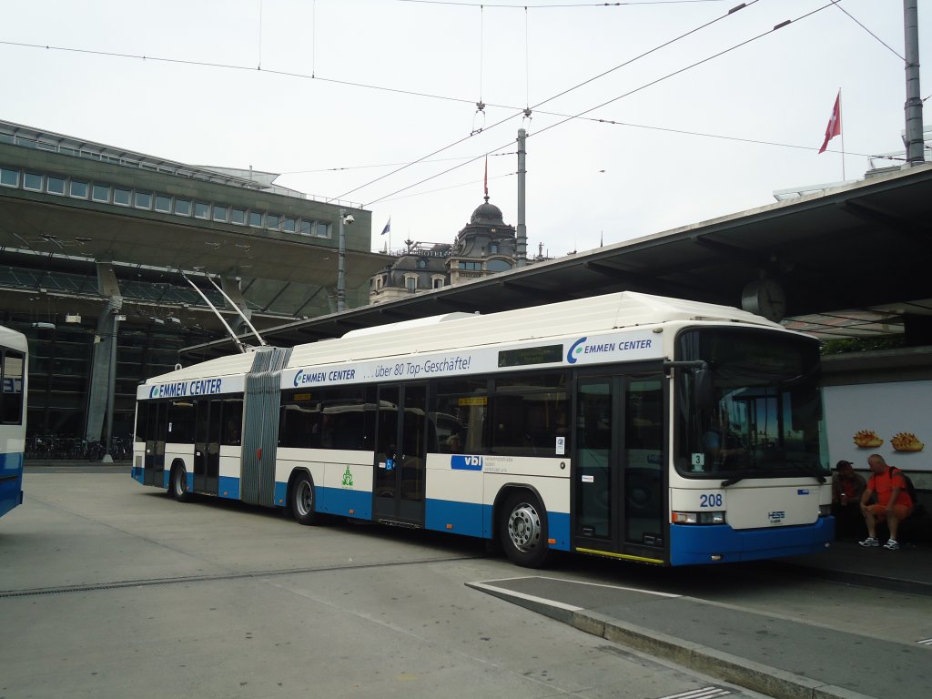 VBL Luzern - Nr. 208 - Hess/Hess Gelenktrolleybus am 27. Mai 2012 beim Bahnhof Luzern