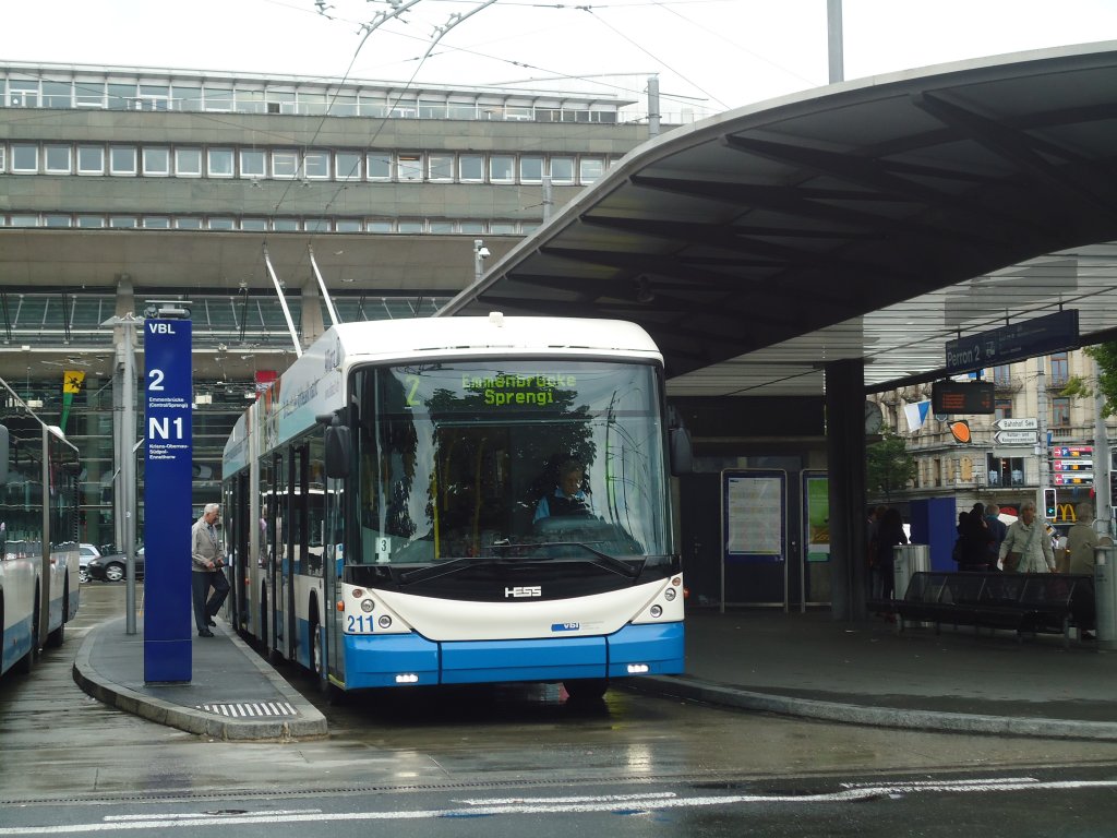 VBL Luzern - Nr. 211 - Hess/Hess Gelenktrolleybus am 5. September 2011 beim Bahnhof Luzern