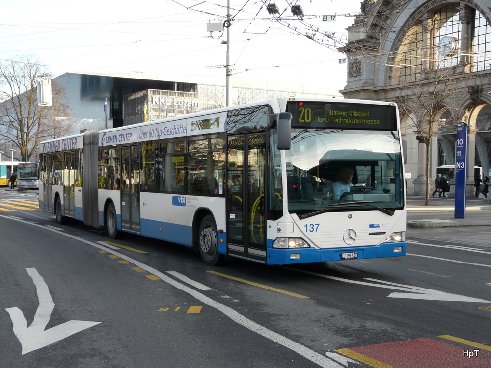 VBL - Mercedes Citaro  Nr.137  LU 199437 unterwegs auf der Linie 20 in Luzern am 08.01.2011
