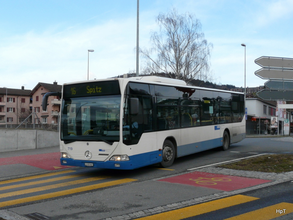 VBL - Mercedes Citaro  Nr.719  LU 202667 unterwegs auf der Linie 16 bei der Bahnhofsunterfhrung in Horw am 15.01.2010