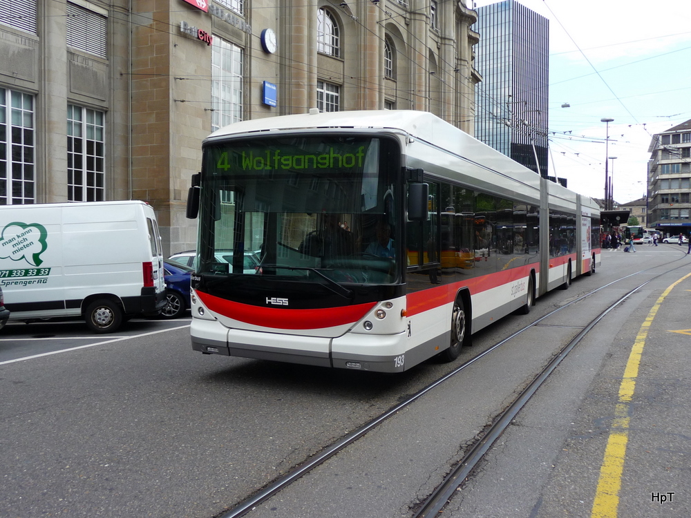 VBSG - Hess-Swisstrolley BGGT-N2C Nr.188 unterwegs auf der Linie 4 in St.Gallen vor dem Bahnhof am 14.05.2011

