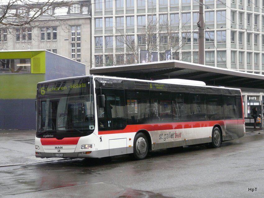 VBSG - MAN Lion`s City Nr.254 SG 198254 unterwegs auf der Linie 6 bei den Bushaltestellen vor dem Bahnhof St.Gallen am 10.01.2010