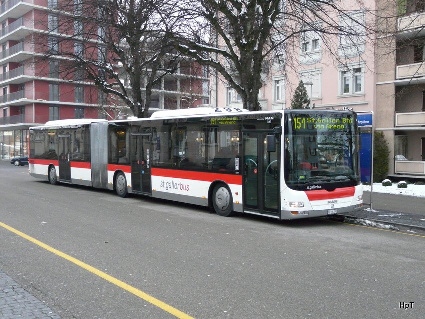 VBSG - MAN Lion`s City Nr.298 SG 198298 unterwegs auf der Linie 151 bei den Bushaltestellen vor dem Bahnhof in Gossau am 10.01.2010