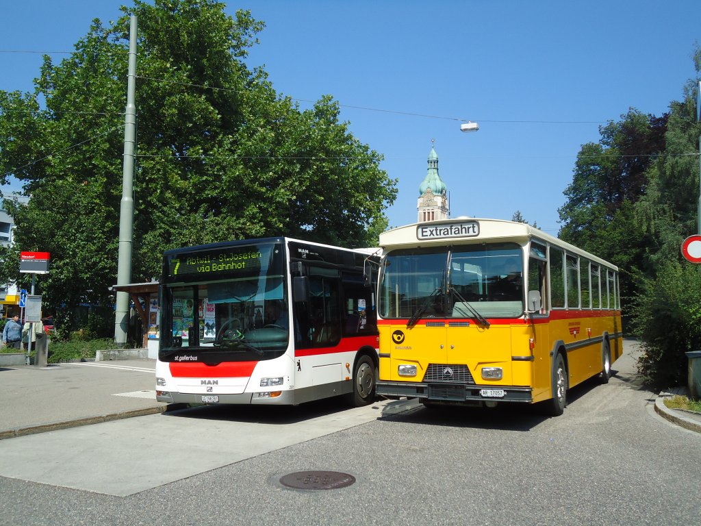 VBSG St. Gallen Nr. 281/SG 198'281 MAN + Osthues, Teufen AR 17'057 Saurer-Leyland/Hess (ex AVG Grindelwald Nr. 15; ex RhV Altsttten Nr. 42) am 21. August 2010 St. Gallen, Neudorf