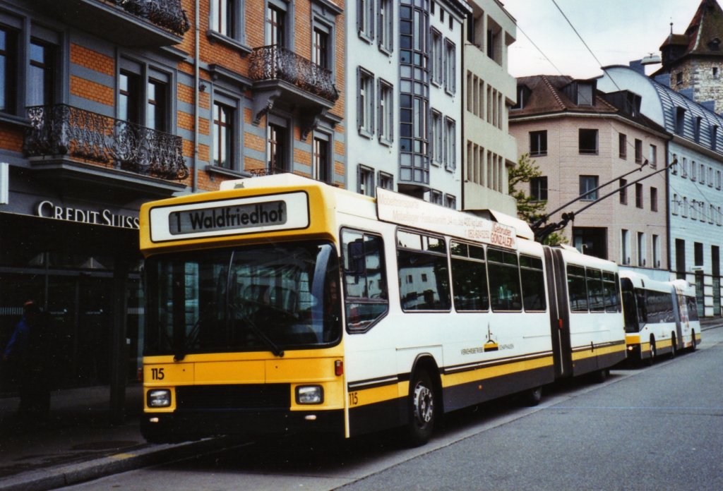 VBSH Schaffhausen Nr. 115 NAW/Hess Gelenktrolleybus am 16. Mai 2010 Schaffhausen, Bahnhof