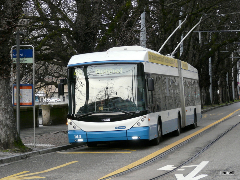 VBZ - Hess-Swisstrolley BGT-N2C  Nr.144 unterwegs auf der Linie 46 in Zrich am 23.12.2012