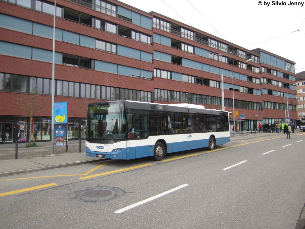 VBZ (Limmatbus) Nr. 35, ex VBZ Nr. 260 (Neoplan Centroliner Evolution N4516) am 21.4.2013 in Schlieren, Zentrum. Nachdem die VBZ die Konzessionen fast aller Buslinien im Raum Dbendorf/Stettbach an die VBG abgeben musste, vekaufte die VBZ 3 Neoplan an deren Subunternehmer Limmatbus.