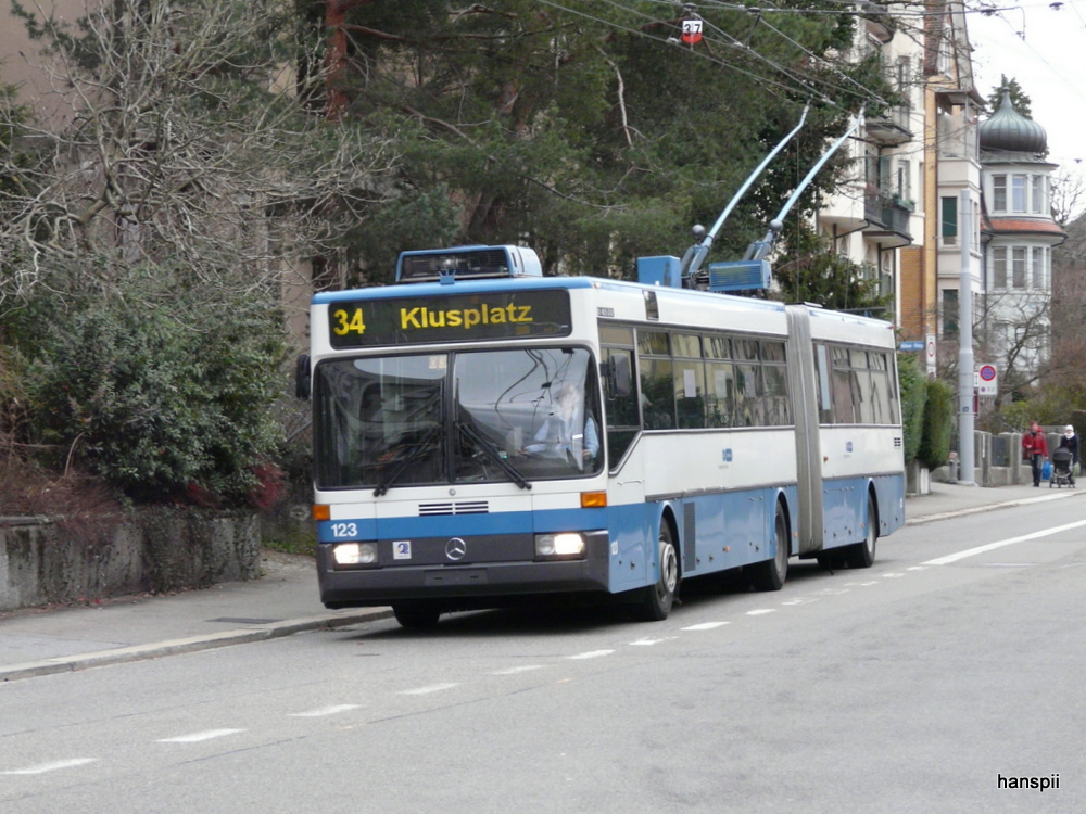 VBZ - Mercedes O 405 GTZ Trolleybus Nr.123 unterwegs auf der Linie 34 in Zürich am 01.01.2013