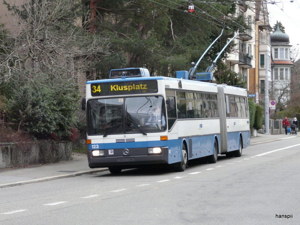 VBZ - Mercedes O 405 GTZ Trolleybus Nr.123 unterwegs auf der Linie 34 in Zrich am 01.01.2013