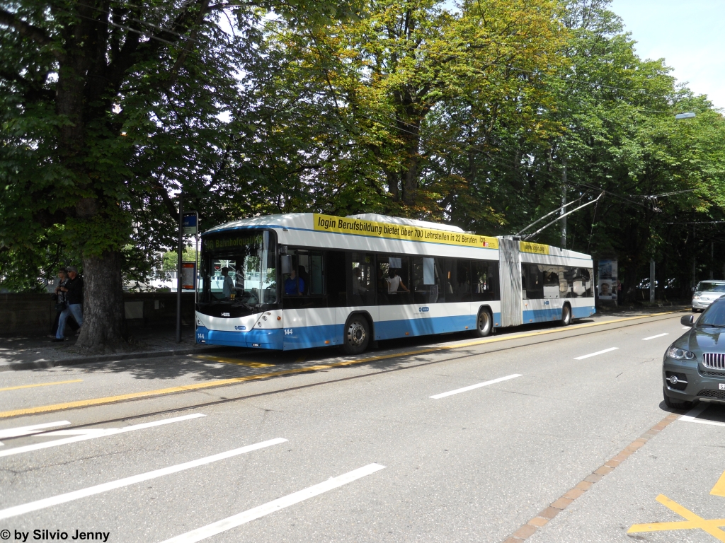 VBZ Nr. 144 (Hess Swisstrolley 3 BGT-N2C) am 19.7.2011 in Zrich, Central (Neumhlequai).