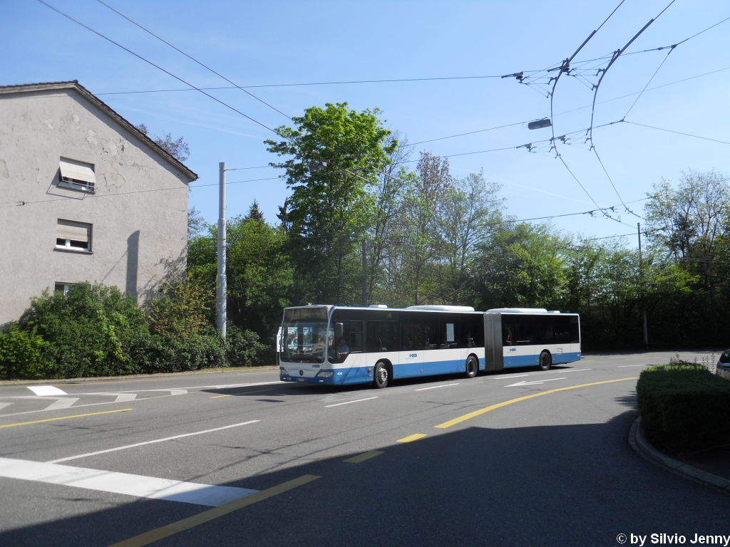 VBZ Nr. 409 (Mercedes CitaroII O530G) am 29.4.2010 beim Bucheggplatz, whrend der Ehrenrunde, die die Busse der Linie 69 in Richtung ETH-Hnggerberg zurcklegen.
