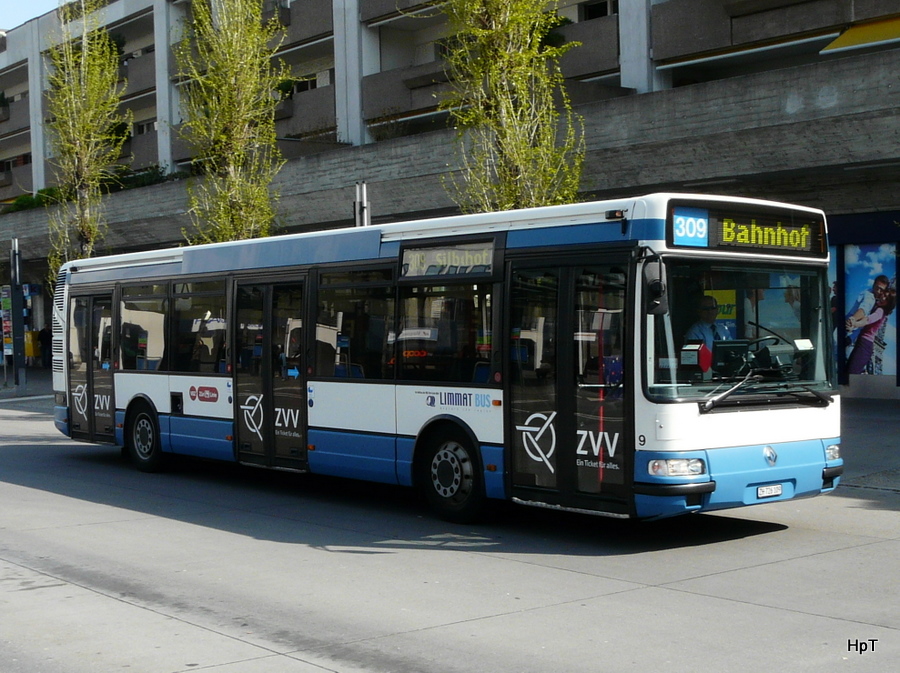 VBZ - Renault Nr.9 ZH 726109 unterwegs auf der Linie 309 bei den Bushaltestellen vor dem Bahnhof Dietikon am 22.04.2010