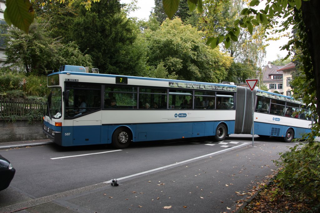 VBZ Zrich Bus Ersatz fr Tramlinie 2 whrend der Gleissanierung richtig Wollishofen.
Umleitung von der Seestrasse richtung Brunau/Bellaraiastrasse