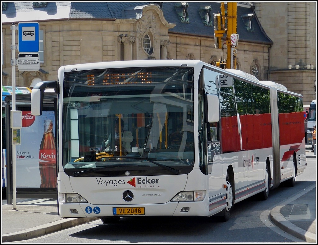 (VE 2046) Mercedes Benz Citaro des Busunternehmens Ecker aus Steinsel wird nach kurzem Halt am Bahnhof seinen Weg durch die Strassen der Stadt Luxemburg fortsetzen.  17.06.2013 
