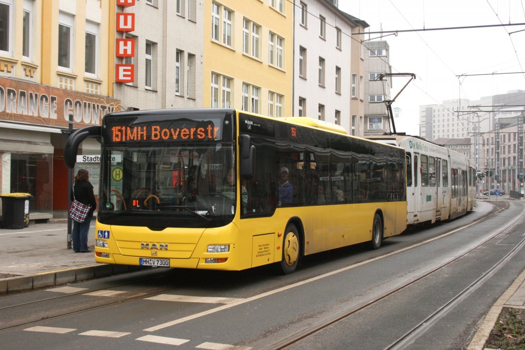 Vehar Reisen (MH V 7300) mit der Linie 151.
Aufgenommen an der Haltestelle Mlheim Stadtmitte,18.1.2010.
Vehar fhrt im Auftrag der MVG.