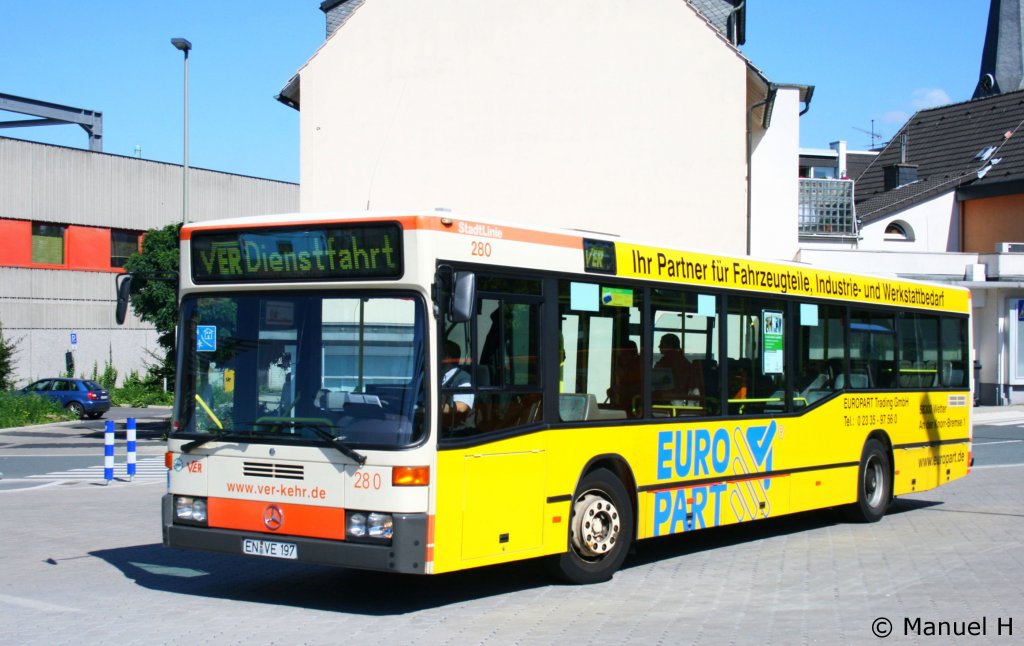 Ver 280 (EN VE 197) mit Werbung fr Euro Part.
Aufgenommen am ZOB Hattingen, 6.9.2010.