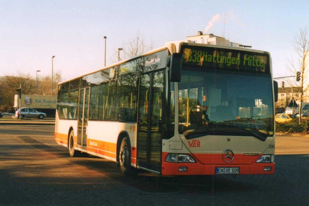 VER 290, ein Mercedes O530 Citaro, aufgenommen im Januar 2002 in Hattingen Mitte.