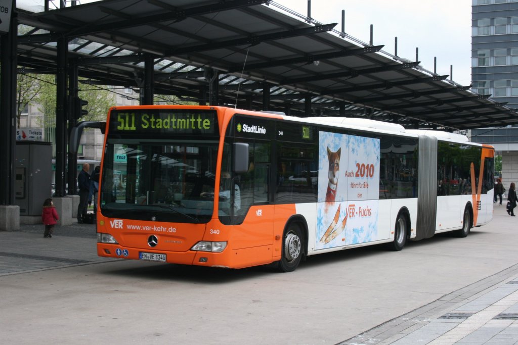 Ver 340 (EN VE 8340) macht Werbung für den Ver-Fuchs.
Hier steht der Bus am HBF Hagen.
8.5.2010