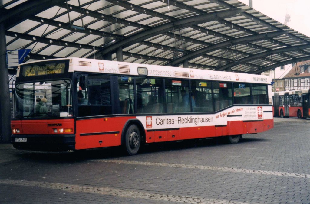 Vestische 2251, ein Neoplan N4014 NF, aufgenommen im Februar 2003 in Recklinghausen am Busbahnhof.