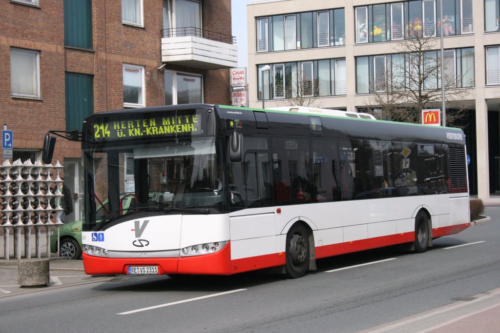 Vestische 2311 (RE VS 2311) mit der Linie 214 am HBF Recklinghausen.
24.3.2010