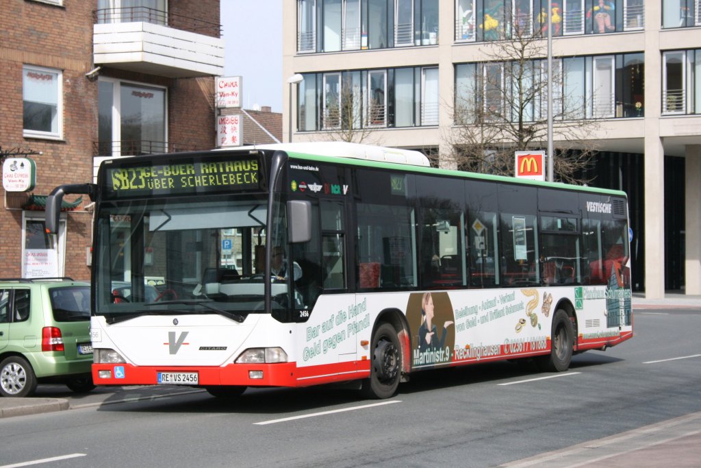 Vestische 2456 (RE VS 2456) mit Werbung für das Pfandhaus Schumachers.
Aufgenommen am HBF Recklinghausen.
24.3.2010