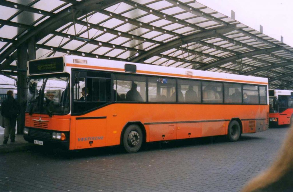 Vestische 2534, ein Neoplan N416 SL, aufgenommen im Mrz 2003 in Recklinghausen am Hauptbahnhof.