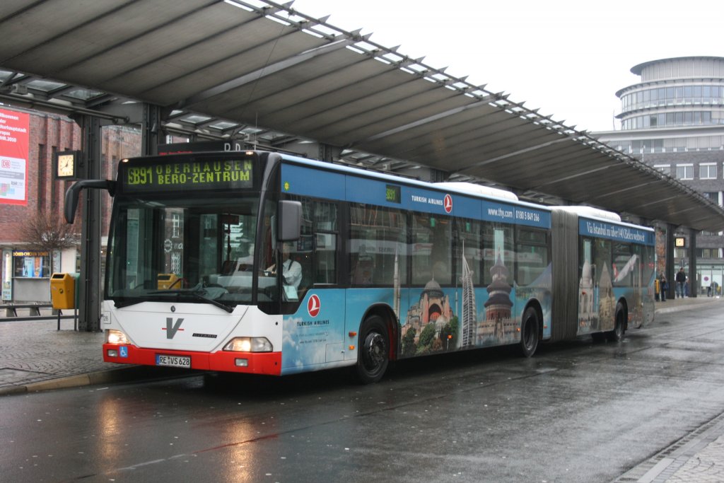 Vestische 2628 (RE VS 628) mit Werbung fr Turkish Airlines.
Aufgenommen am HBF Oberhausen,28.12.2009.