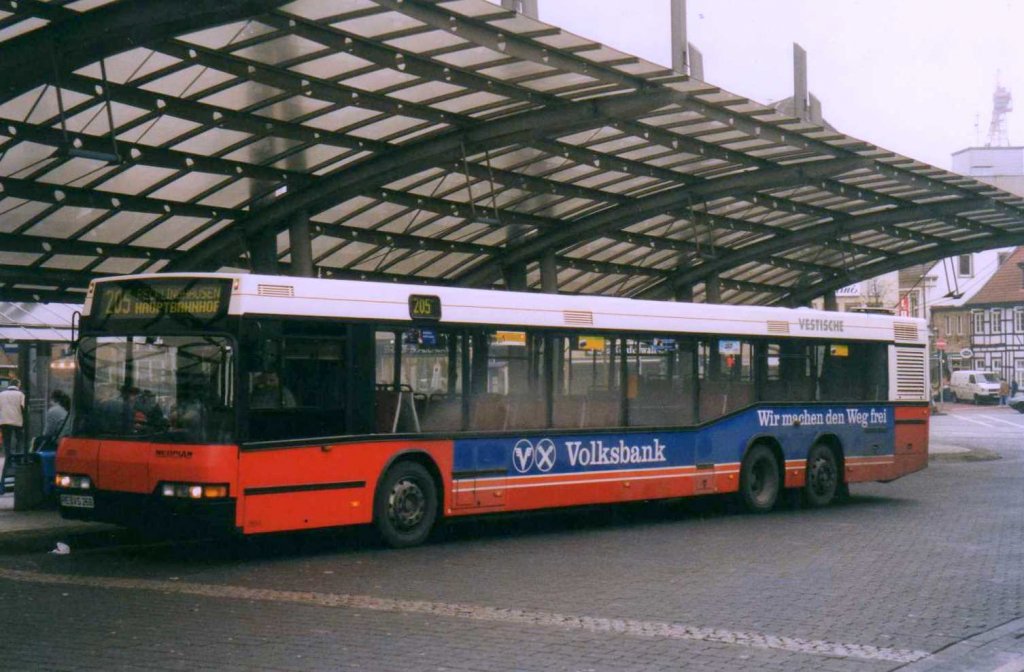 Vestische 2693, ein Neoplan N4020 NF, aufgenommen im Mrz 2003 in Recklinghausen am Hauptbahnhof.