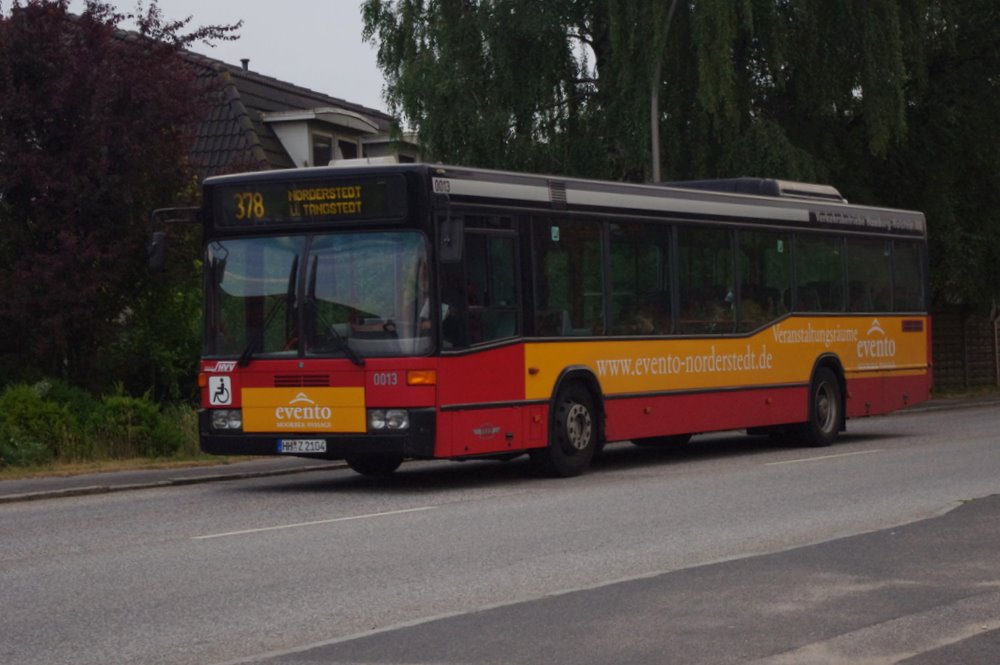 VHH 0013 am 8.Juli 2010 an der Haltestelle Siegfriedstrae.