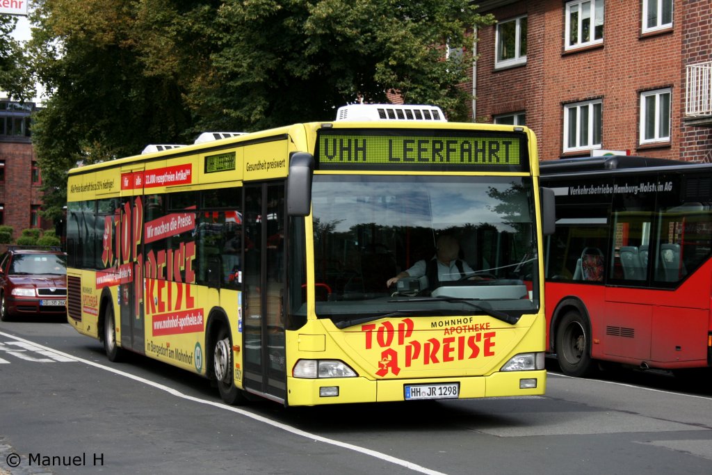 VHH 0501 (HH JR 1298) mit Werbung fr die Mohnhof Apotheke.
Aufgenommen am Bahnhof Bergedorf, 2.9.2010.