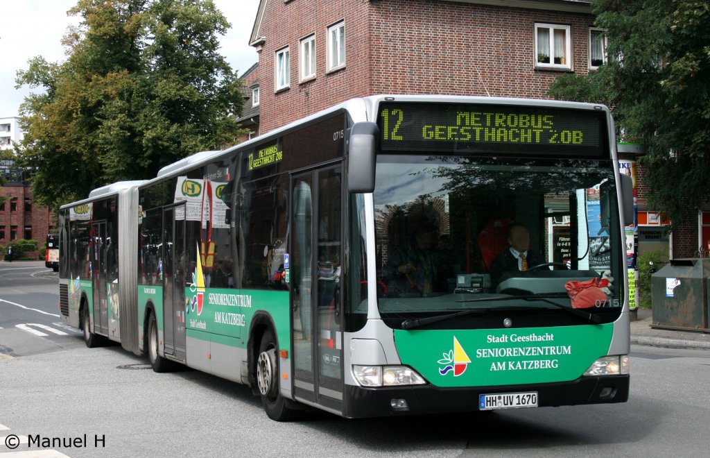 VHH 0715 (HH UV 1670) mit Werbung fr das Seniorenzentrum Am Katzberg.
Aufgenommen am Bahnhof Bergedorf, 2.9.2010.

