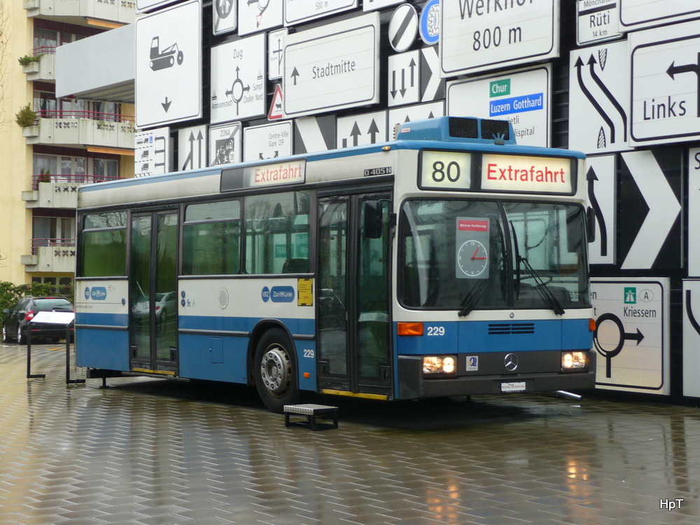 VHS / VBZ - Teile des Mercedes O 405 N  NR.229 im Verkehrshaus in Luzern am 19.03.2011
