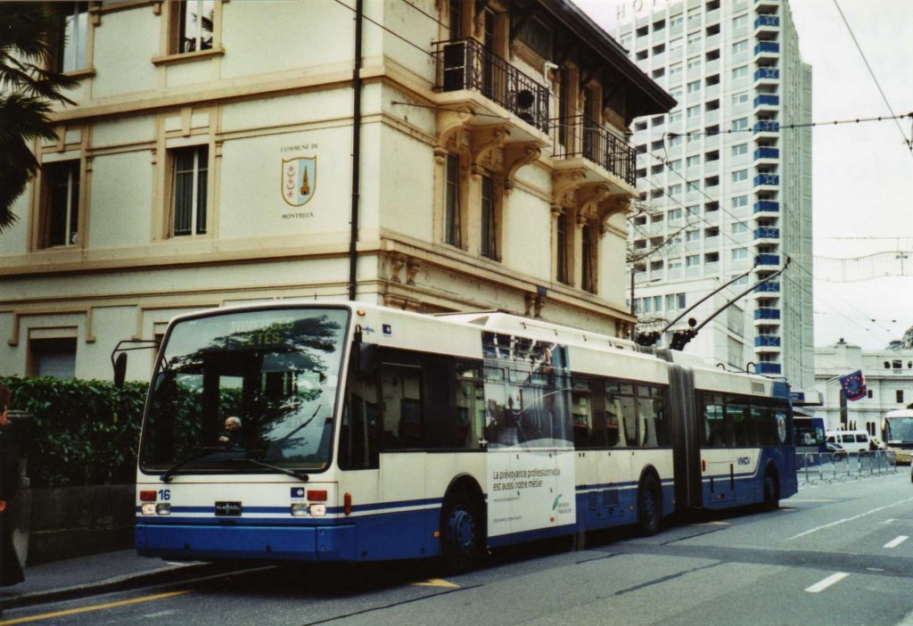 VMCV Clarens Nr. 16 Van Hool Gelenktrolleybus am 12. Dezember 2009 Montreux, Escaliers de la Gare