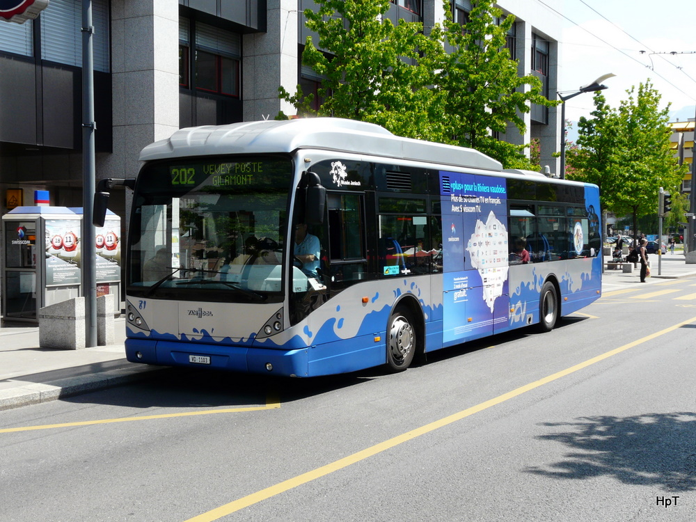 VMCV - VanHool Bus Nr.81 VD 1103 unterwegs auf der Linie 202 in Vevey am 07.05.2011