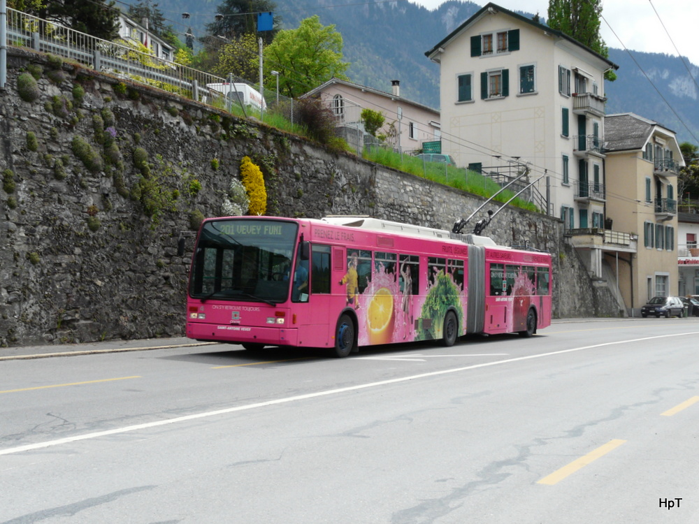 VMCV - VanHool Trolleybus Nr.04 unterwegs bei Villeneuve am 01.05.2012
