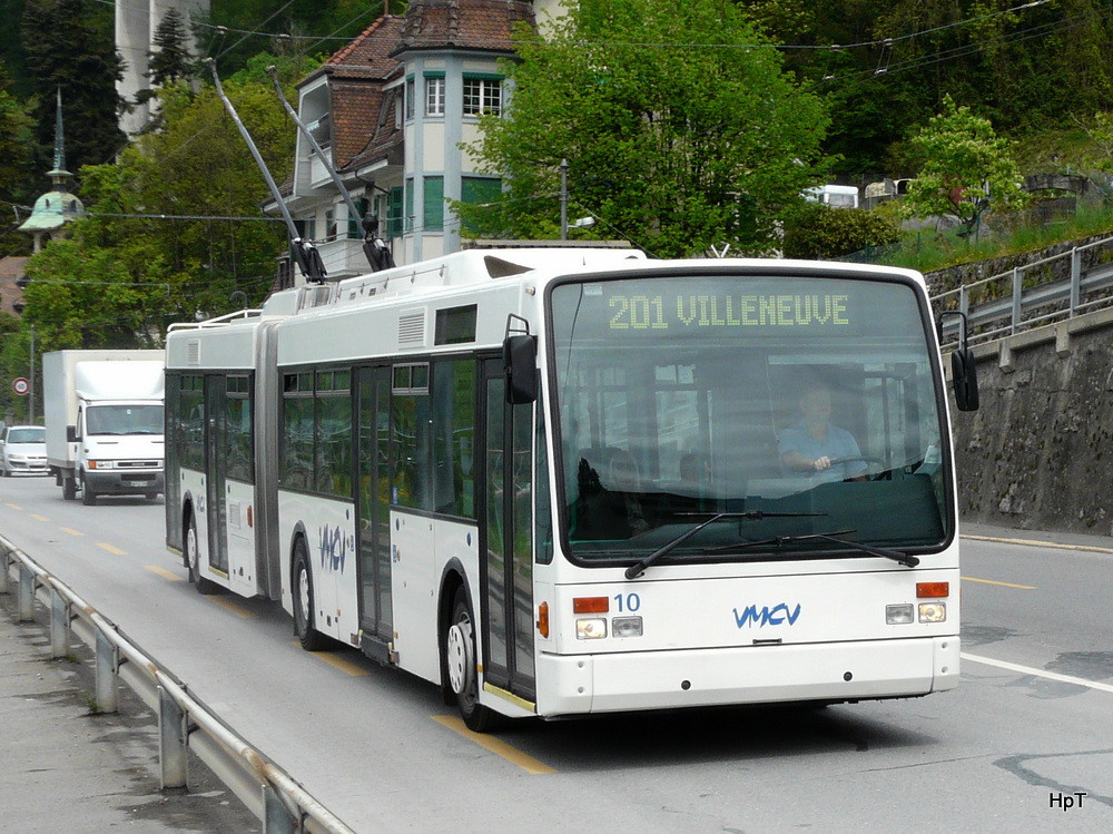 VMCV - VanHool Trolleybus Nr.10 unterwegs bei Villeneuve am 01.05.2012