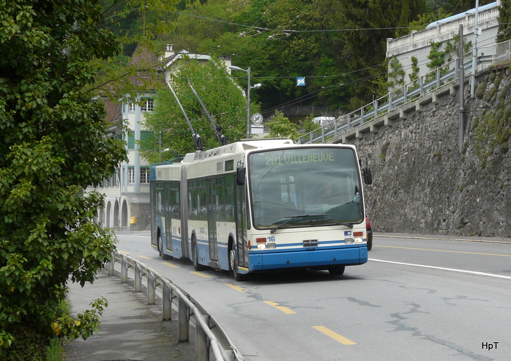 VMCV - VanHool Trolleybus Nr.16 unterwegs bei Villeneuve am 01.05.2012