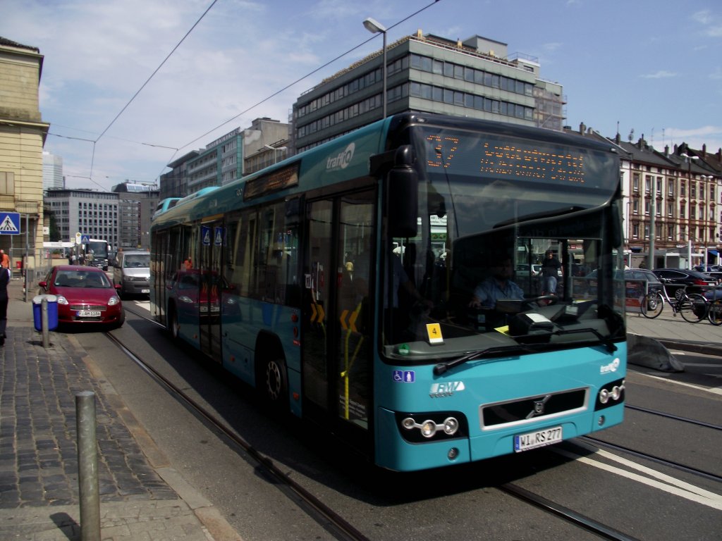 Volvo 7700 von Autobus Sippel am 08.06.13 in Frankfurt am Main Hbf