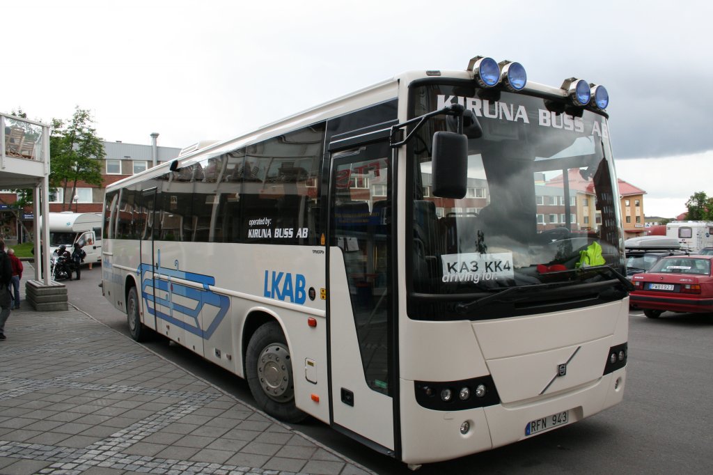 Volvo 8700, der schwedischen Bergbau Firma LKAB (Luossavaara-Kiirunavaara Aktiebolag). Mit diesem Bus werden Führungen im Erzbergwerk von Kiruna SWE durchgeführt, Augenommen am 18. Juli 2008
