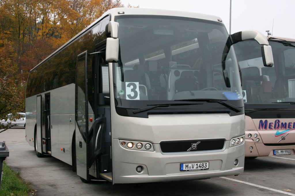 Volvo 9500 Vorfhrwagen, unterwegs fr  Memer , 04.11.2011 Autobahnraststtte A 8 bei Augsburg 