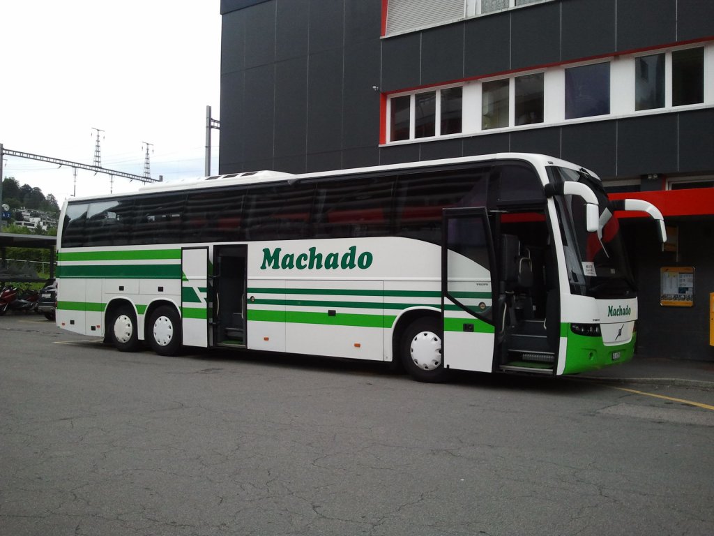 Volvo 9700 de la maison Machado photogaphi le 20.07.2012  Moutier. 
. Prise en charge de familles portugaises rentrant au pays pour les vacances